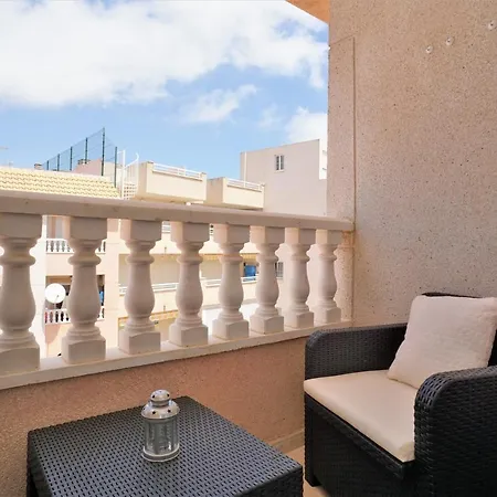 7 Mins From The Beach, Shared Pool Free Wifi. アパート トレビエハ