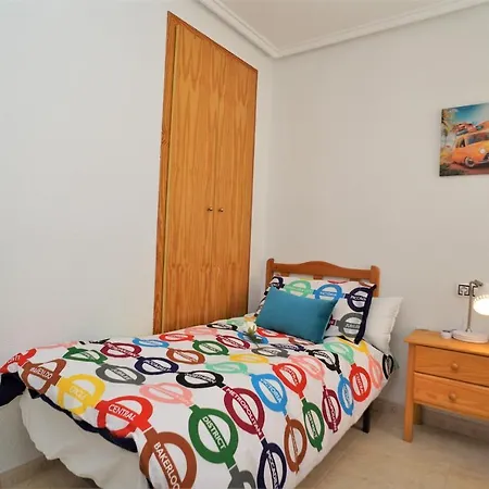 7 Mins From The Beach, Shared Pool Free Wifi. アパート *