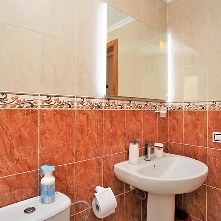7 Mins From The Beach, Shared Pool Free Wifi. アパート