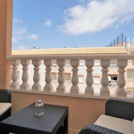 7 Mins From The Beach, Shared Pool Free Wifi. شقة *