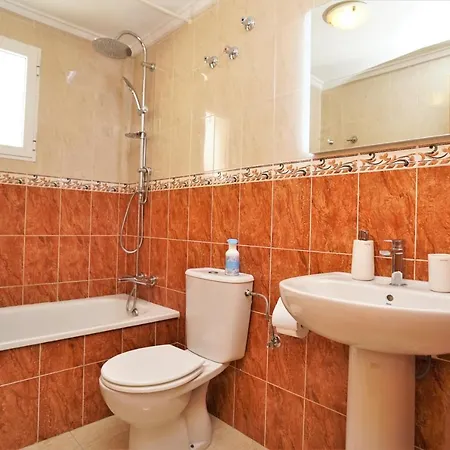 شقة 7 Mins From The Beach, Shared Pool Free Wifi.